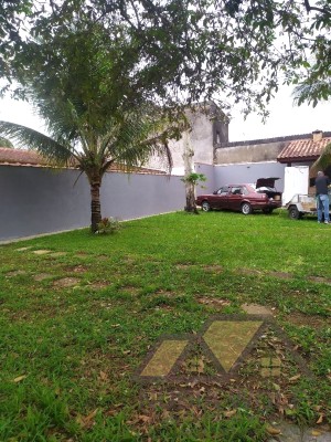 Casa no bairro Belmira Novaes, Lado Linha, em Peruíbe