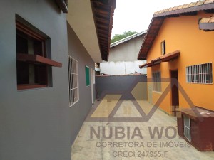 Casa no bairro Belmira Novaes, Lado Linha, em Peruíbe