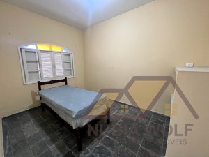 Casa no bairro Belmira Novaes, Lado Linha, em Peruíbe