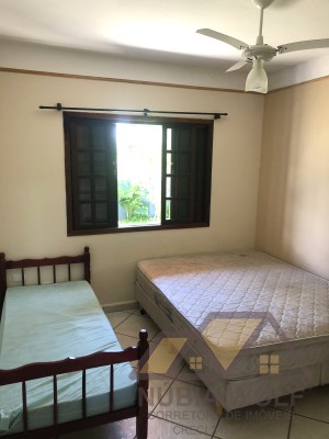 Casa no bairro São José, Lado Linha, em Peruíbe