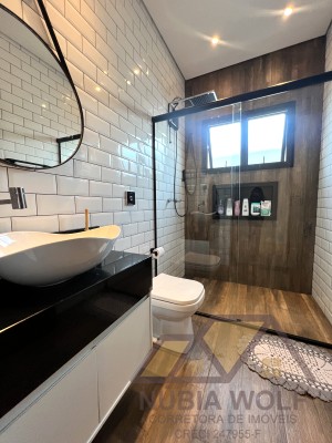 Casa no bairro São José, Lado Linha, em Peruíbe