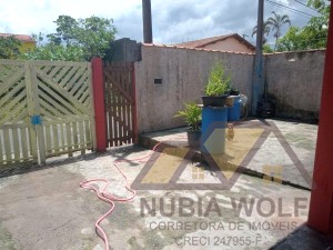 Casa no bairro Belmira Novaes, Lado Linha, em Peruíbe